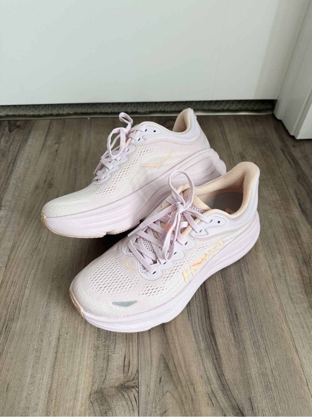 HOKA 8.5 Lilac Cream Tangerine Glow Bondi 9 Running Sneakers